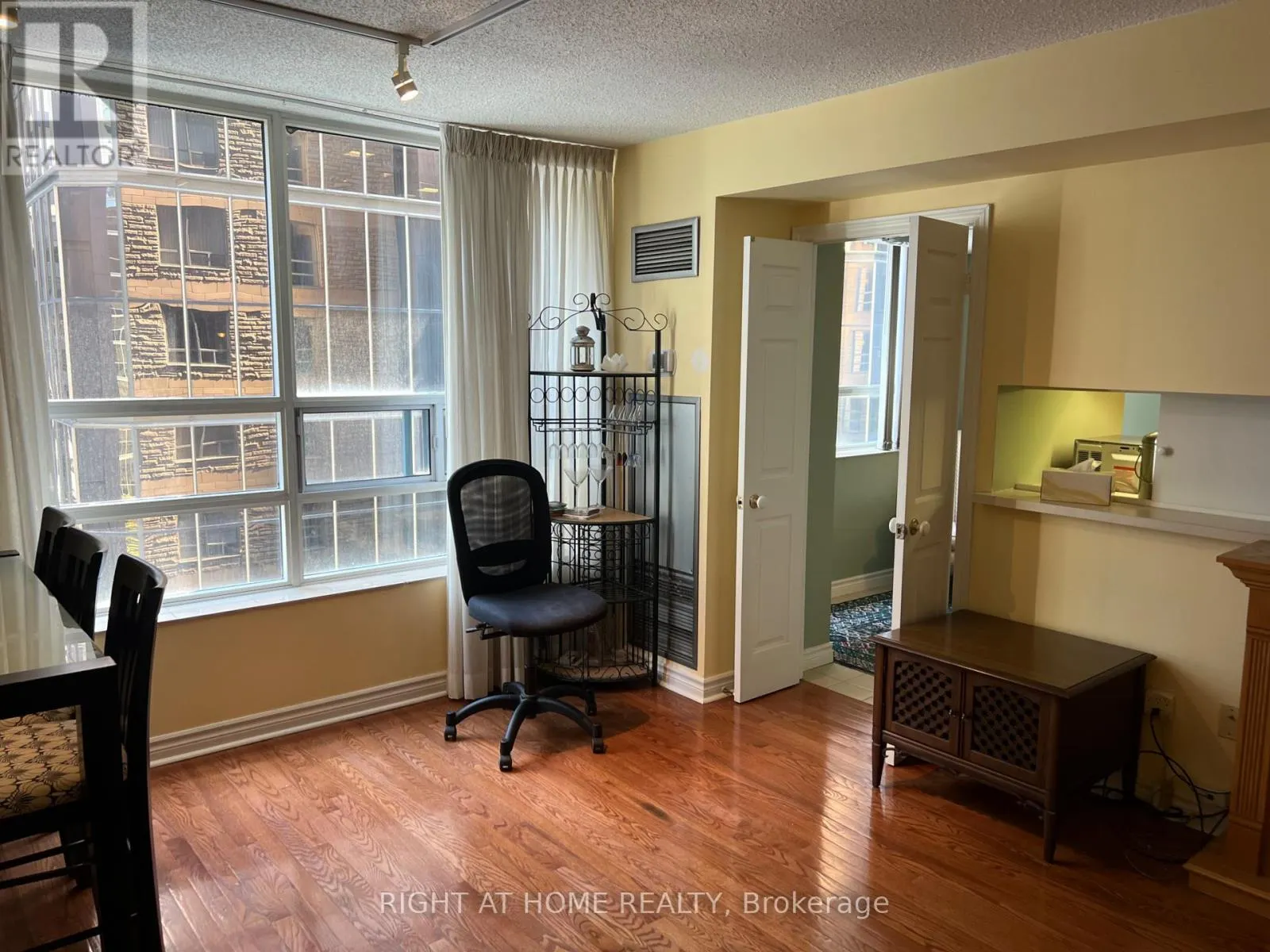 705 - 71 SIMCOE STREET