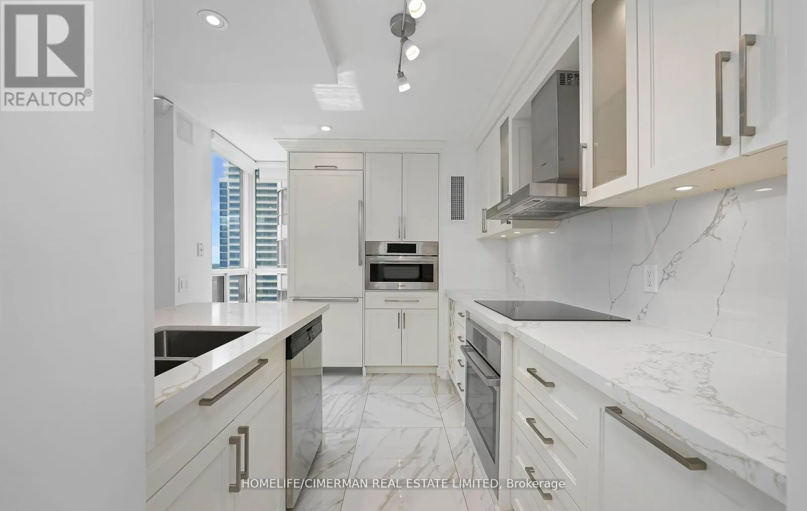 1327 - 15 NORTHTOWN WAY