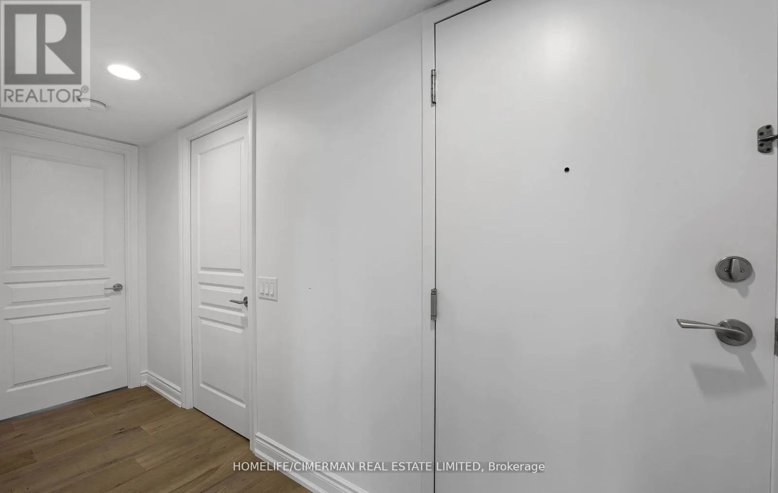 1327 - 15 NORTHTOWN WAY