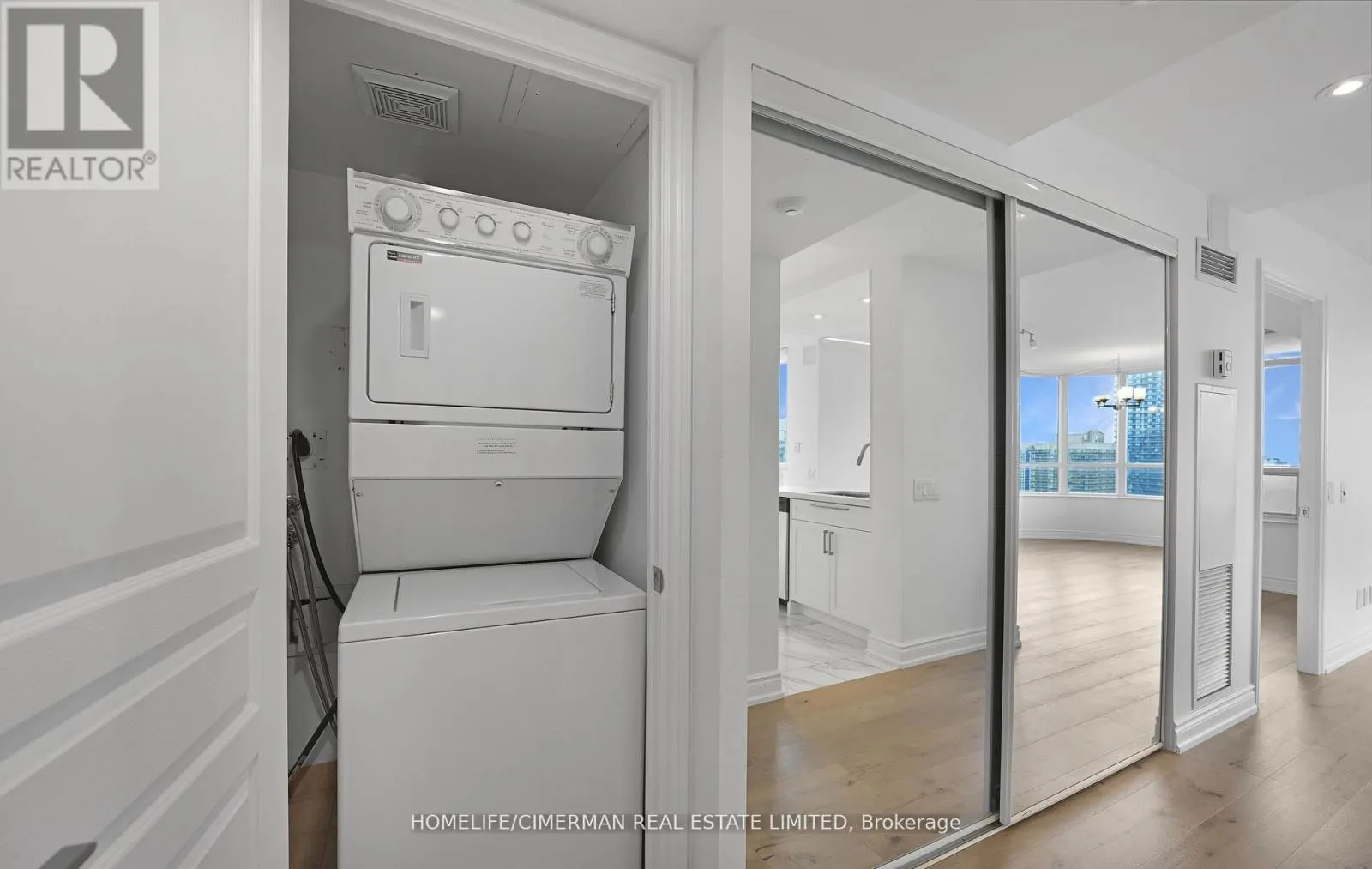 1327 - 15 NORTHTOWN WAY