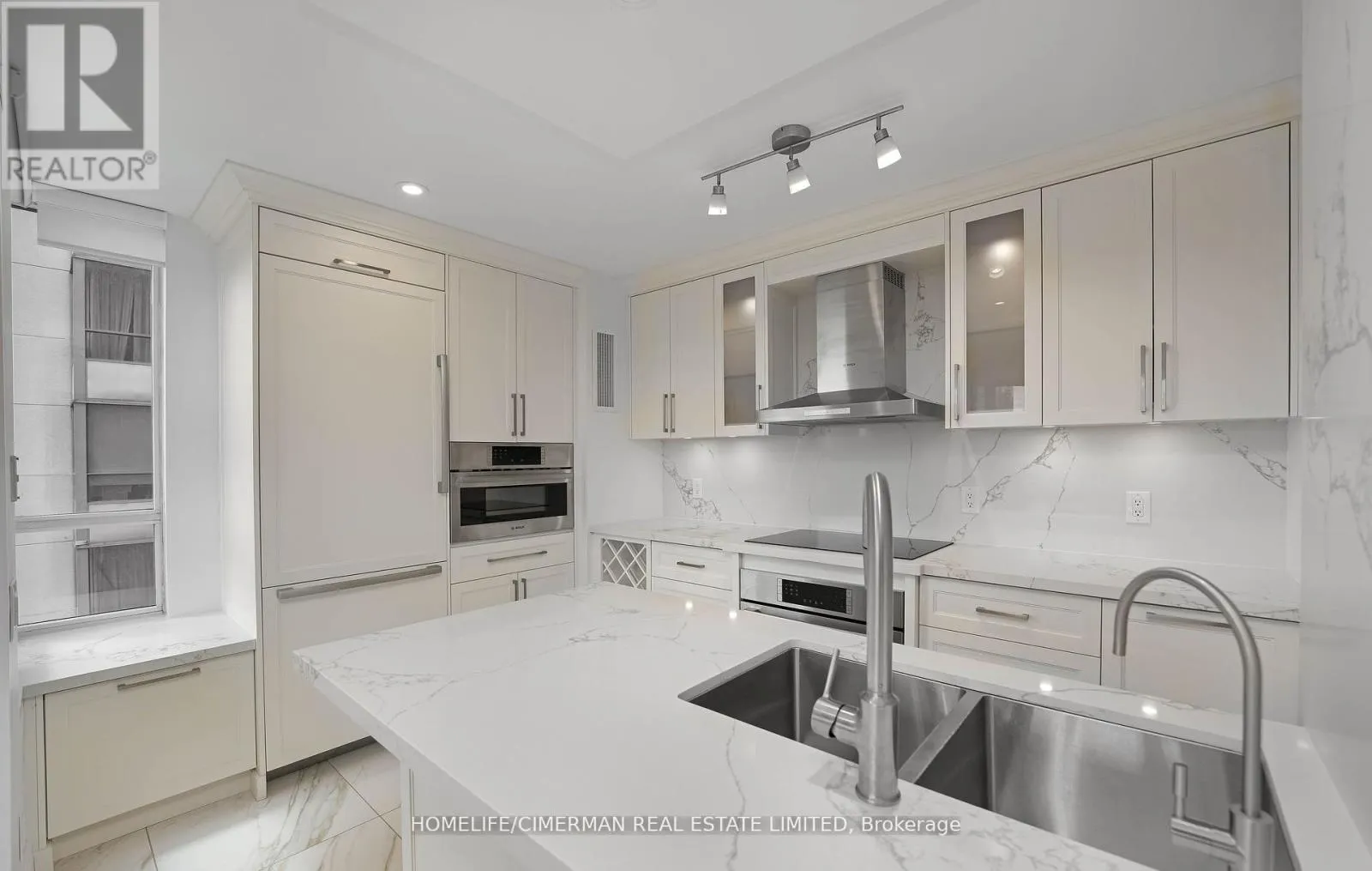 1327 - 15 NORTHTOWN WAY