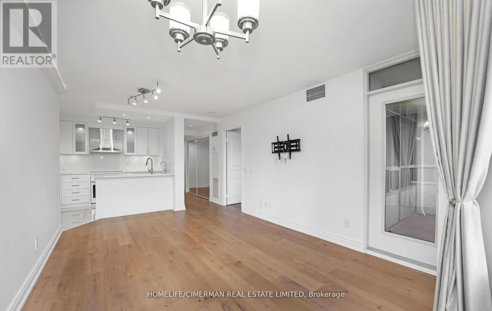 1327 - 15 NORTHTOWN WAY