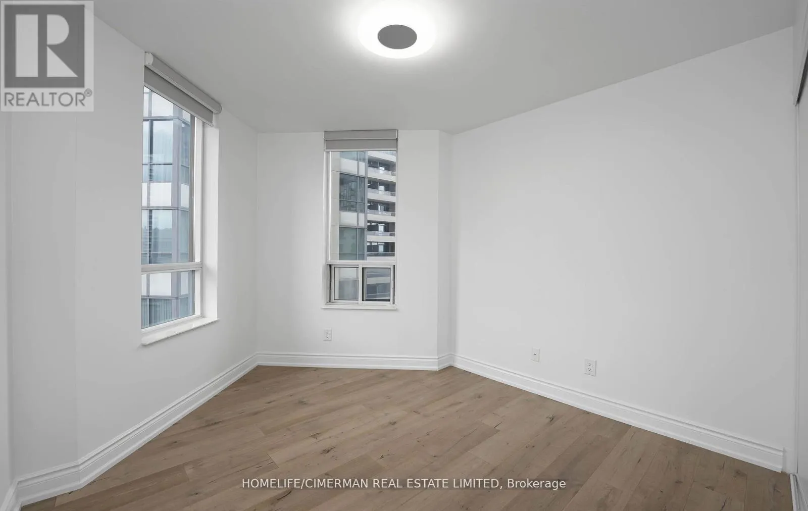 1327 - 15 NORTHTOWN WAY
