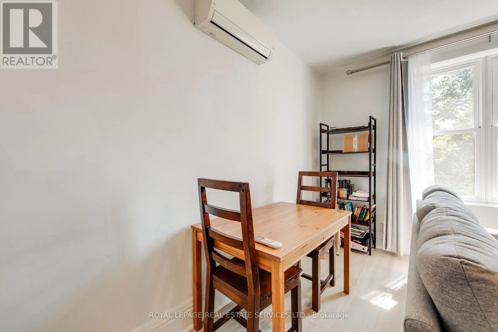 2 - 18 SHORNCLIFFE AVENUE