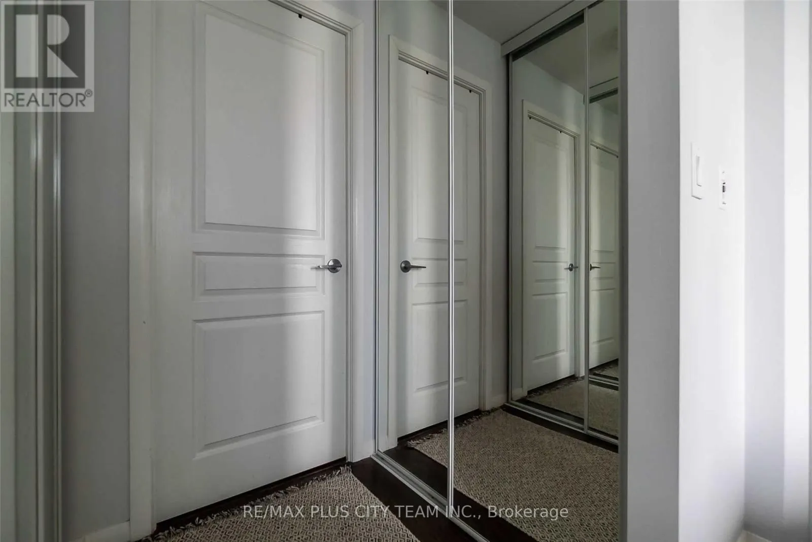 3702 - 18 YONGE STREET