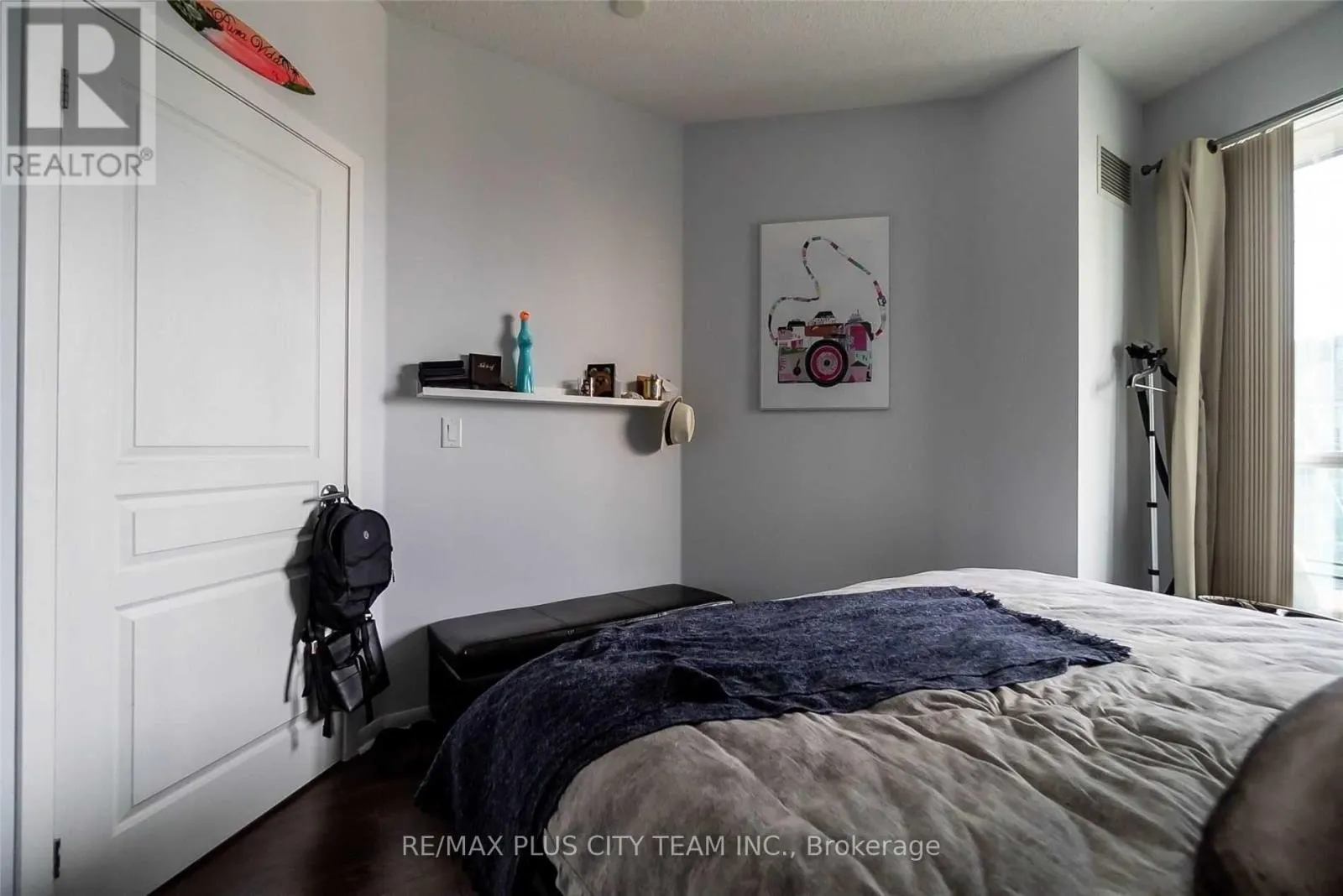 3702 - 18 YONGE STREET