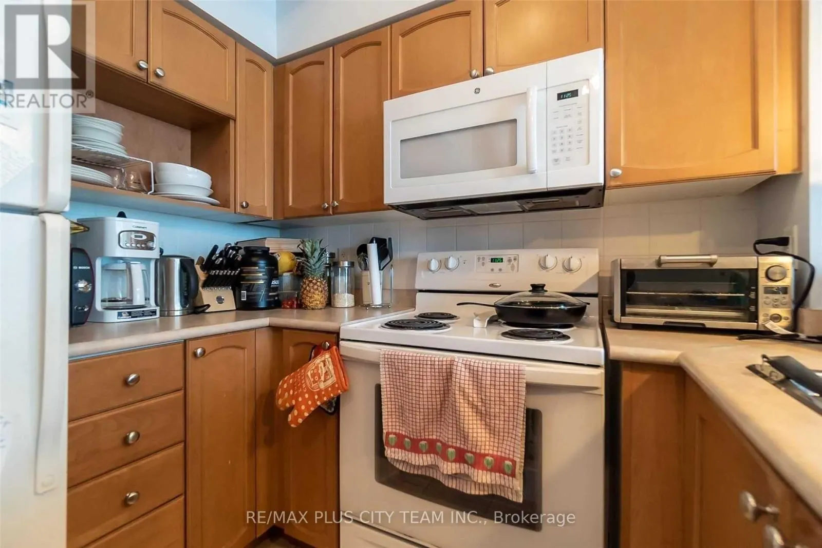 3702 - 18 YONGE STREET