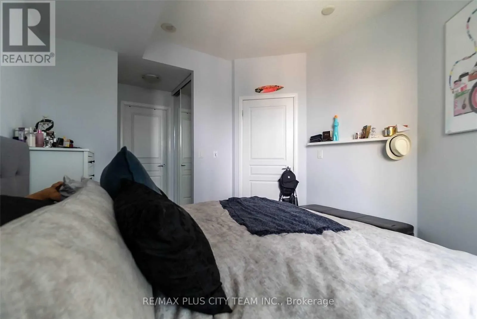 3702 - 18 YONGE STREET