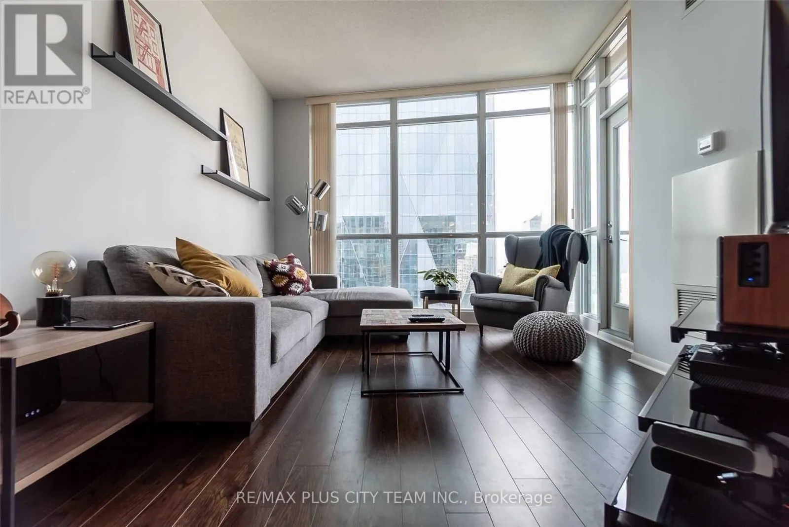 3702 - 18 YONGE STREET