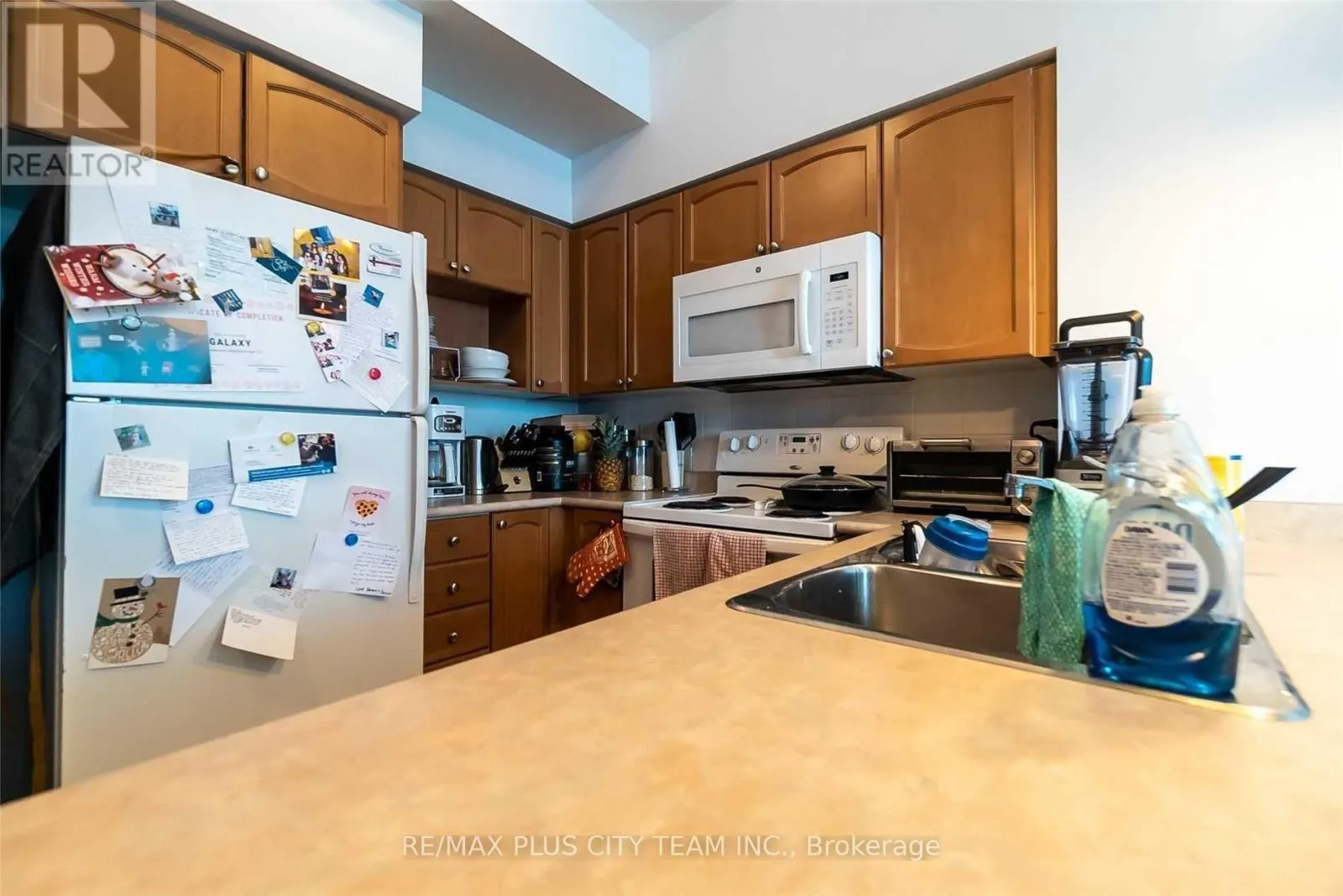 3702 - 18 YONGE STREET