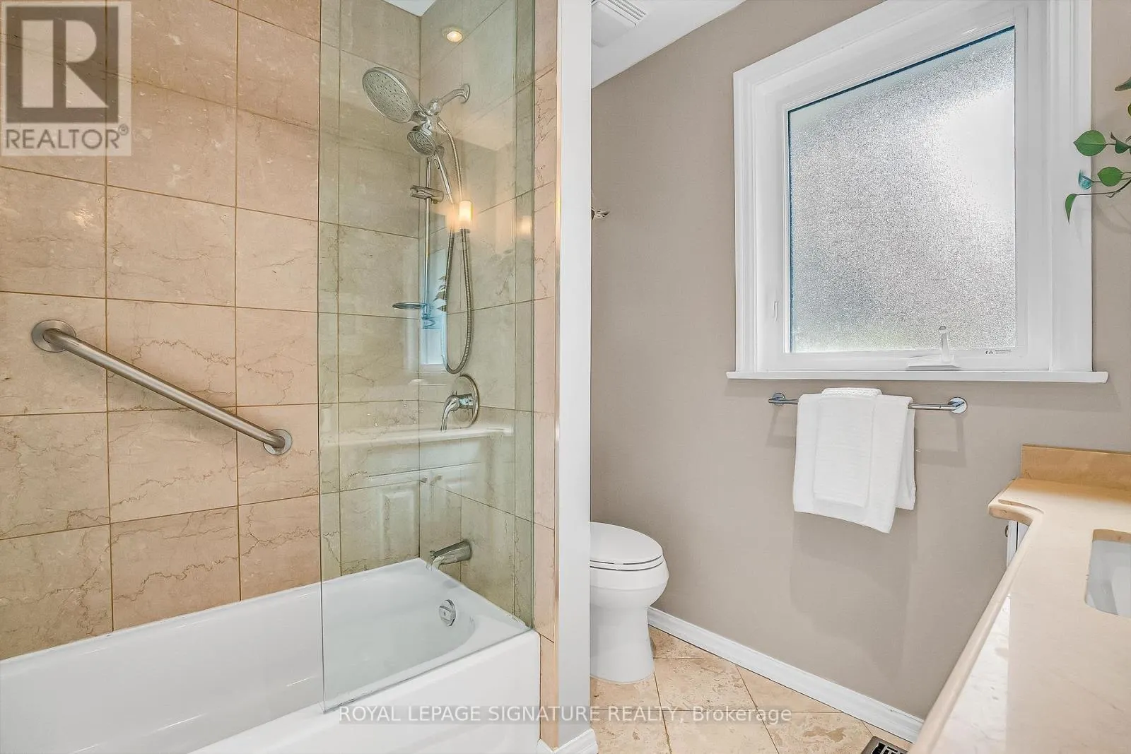 19 CARONPORT CRESCENT