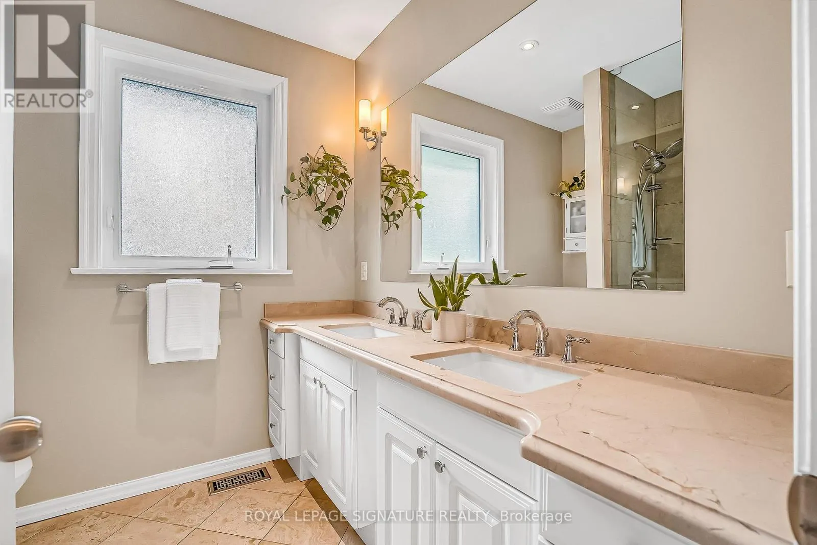19 CARONPORT CRESCENT