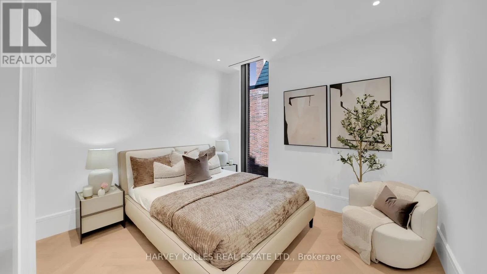 304 - 7 DALE AVENUE