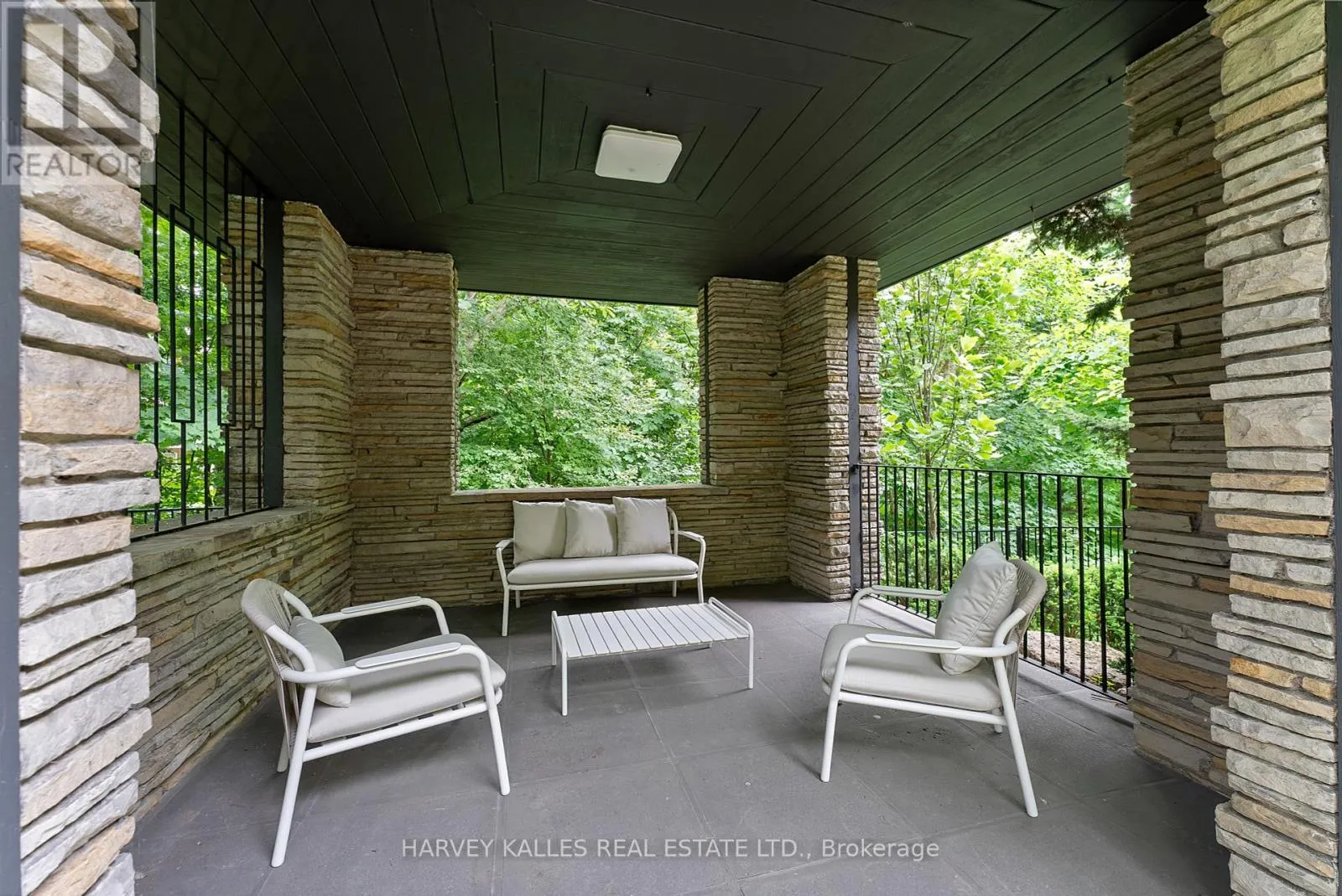 304 - 7 DALE AVENUE
