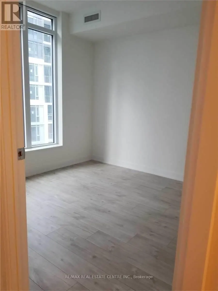 522E - 576 FRONT STREET W