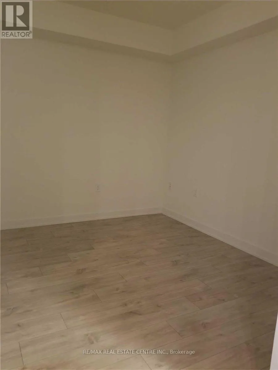 522E - 576 FRONT STREET W