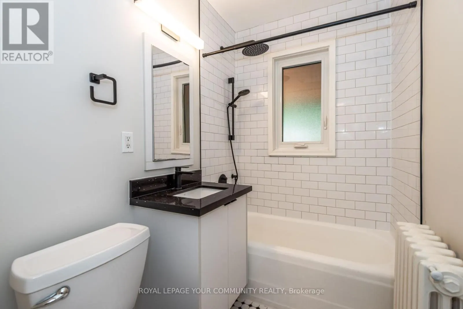 UPPER - 20 STRATHGOWAN AVENUE