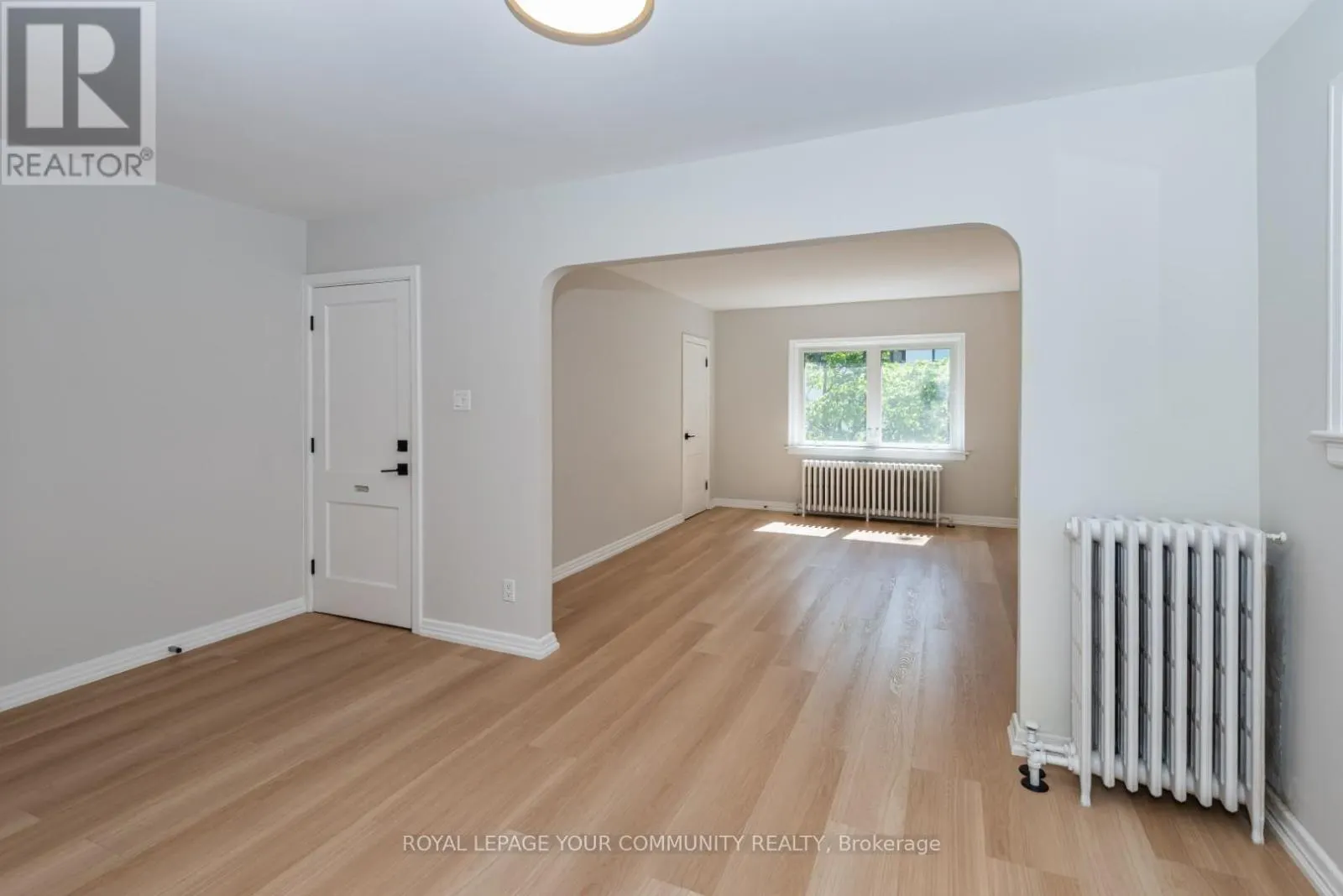 UPPER - 20 STRATHGOWAN AVENUE