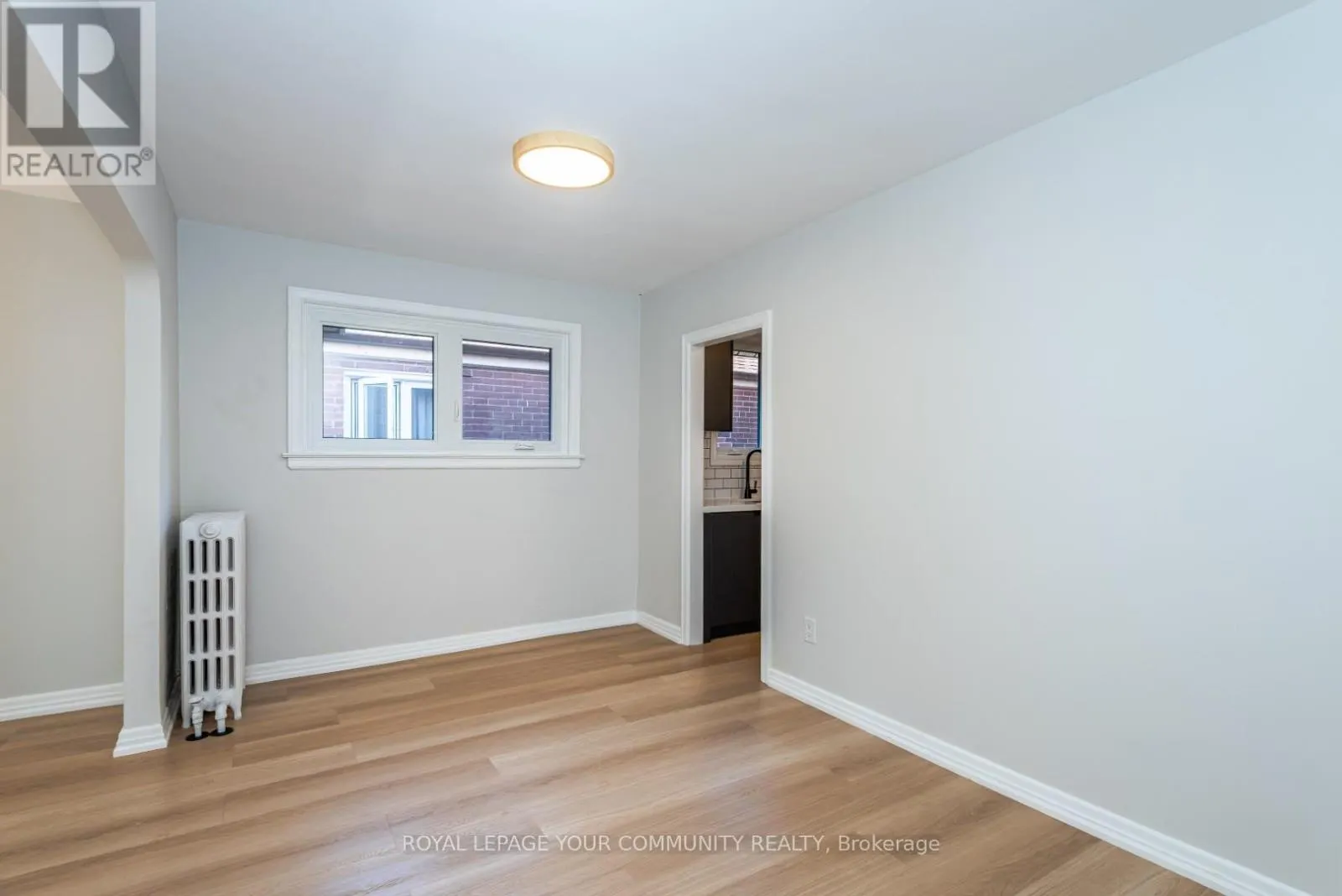 UPPER - 20 STRATHGOWAN AVENUE