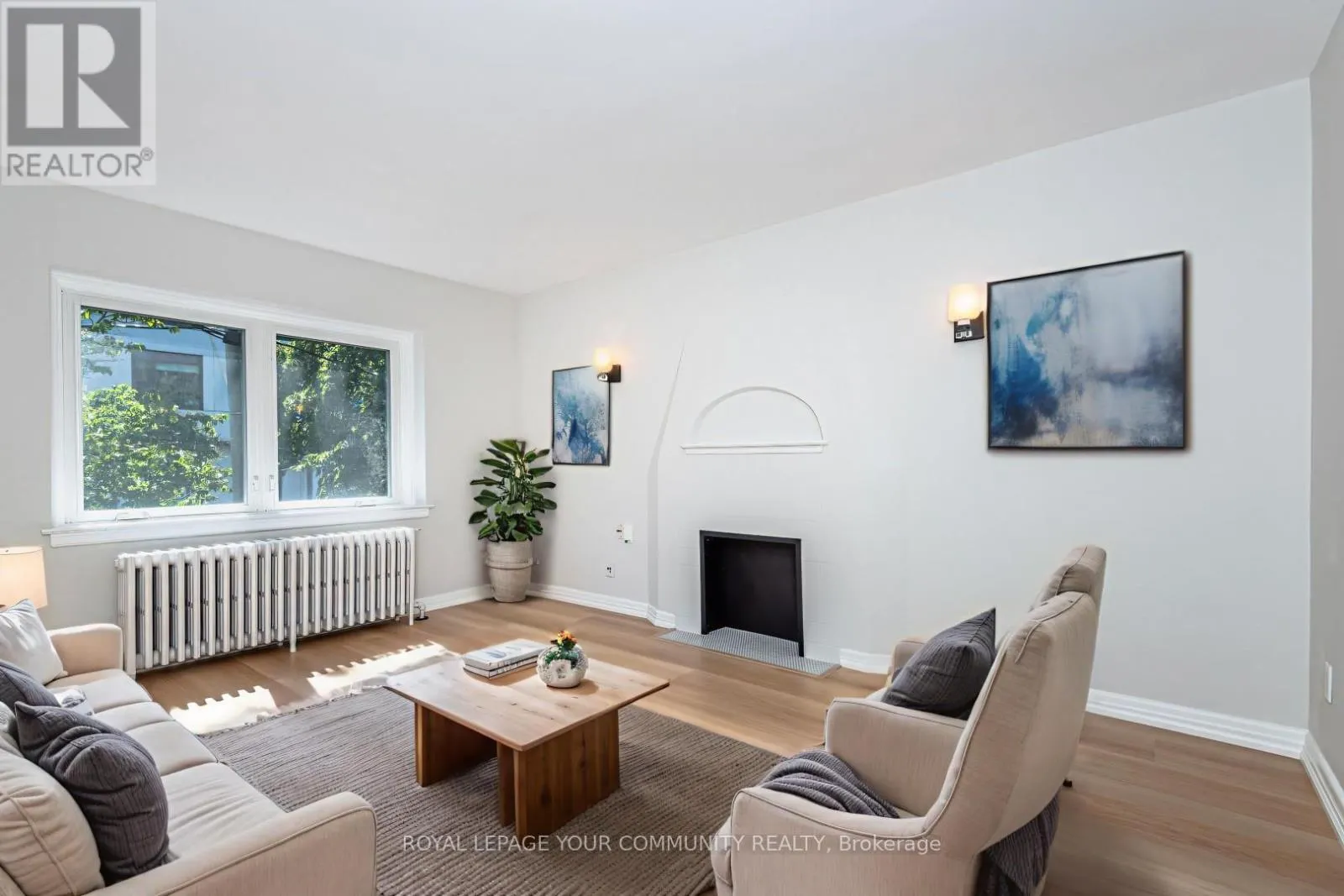 UPPER - 20 STRATHGOWAN AVENUE