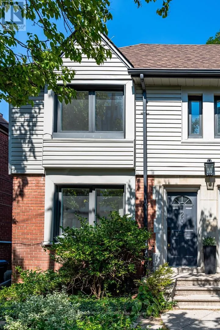 UPPER - 20 STRATHGOWAN AVENUE