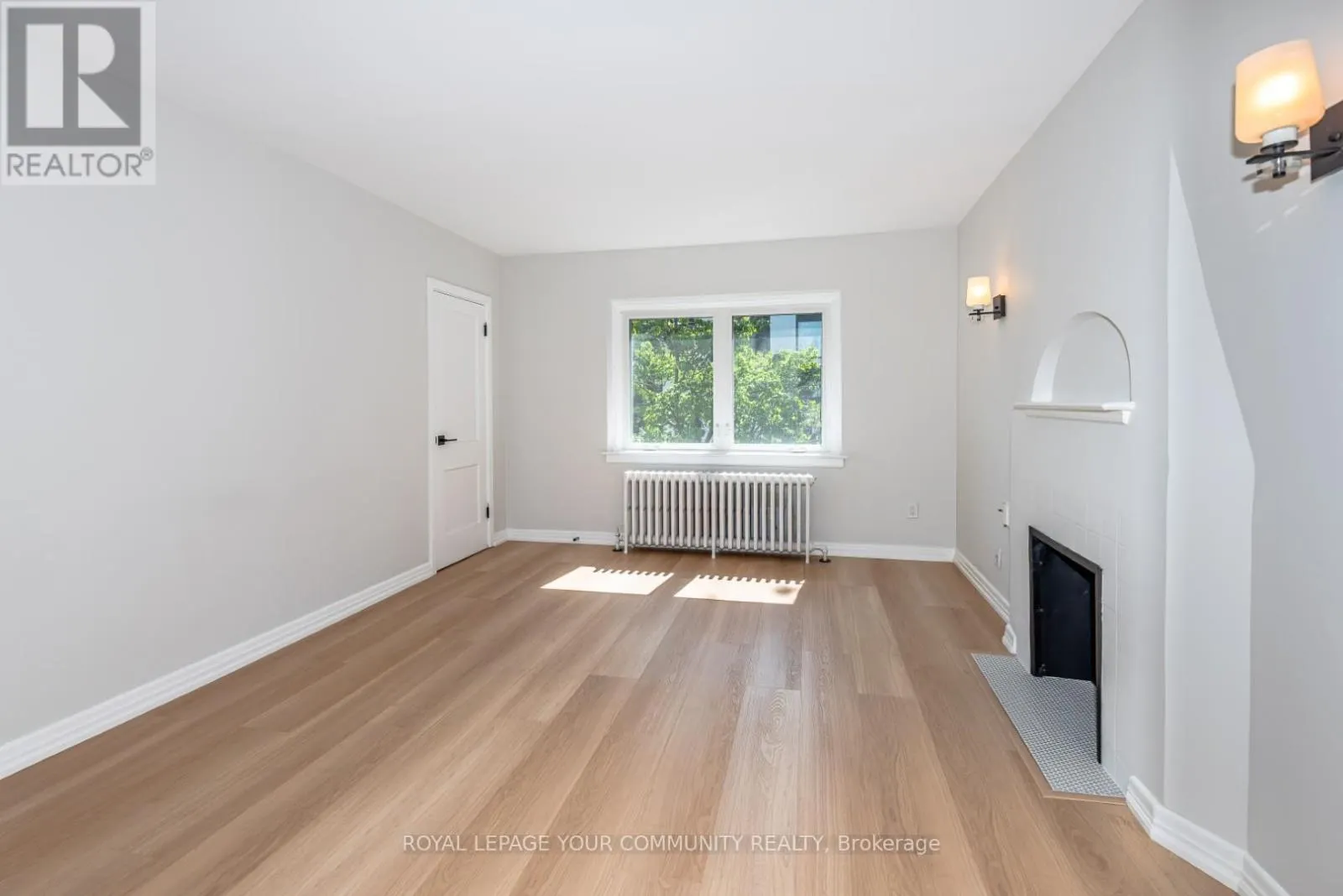 UPPER - 20 STRATHGOWAN AVENUE