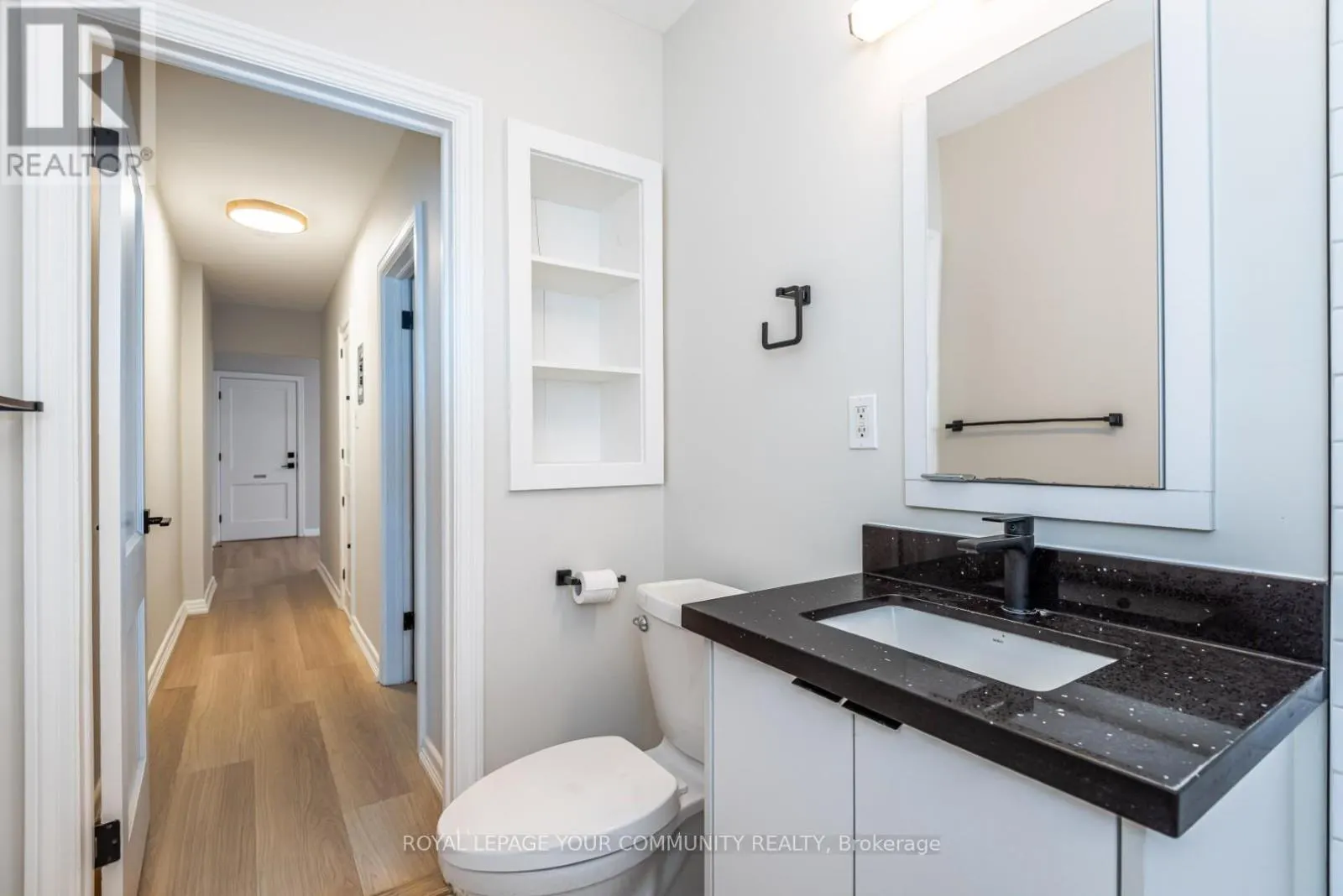 UPPER - 20 STRATHGOWAN AVENUE