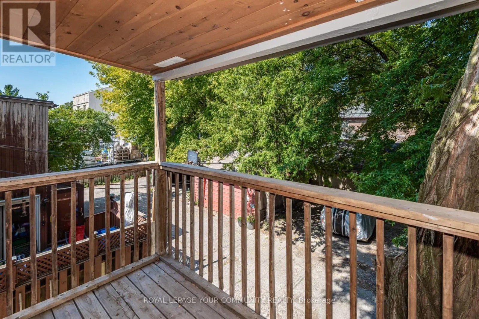 UPPER - 20 STRATHGOWAN AVENUE