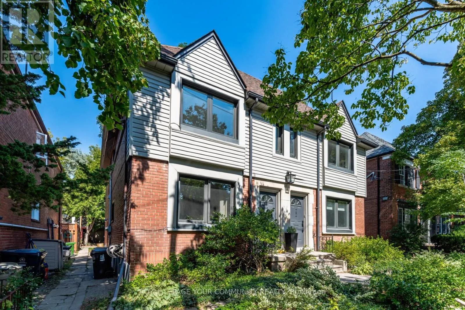 UPPER - 20 STRATHGOWAN AVENUE