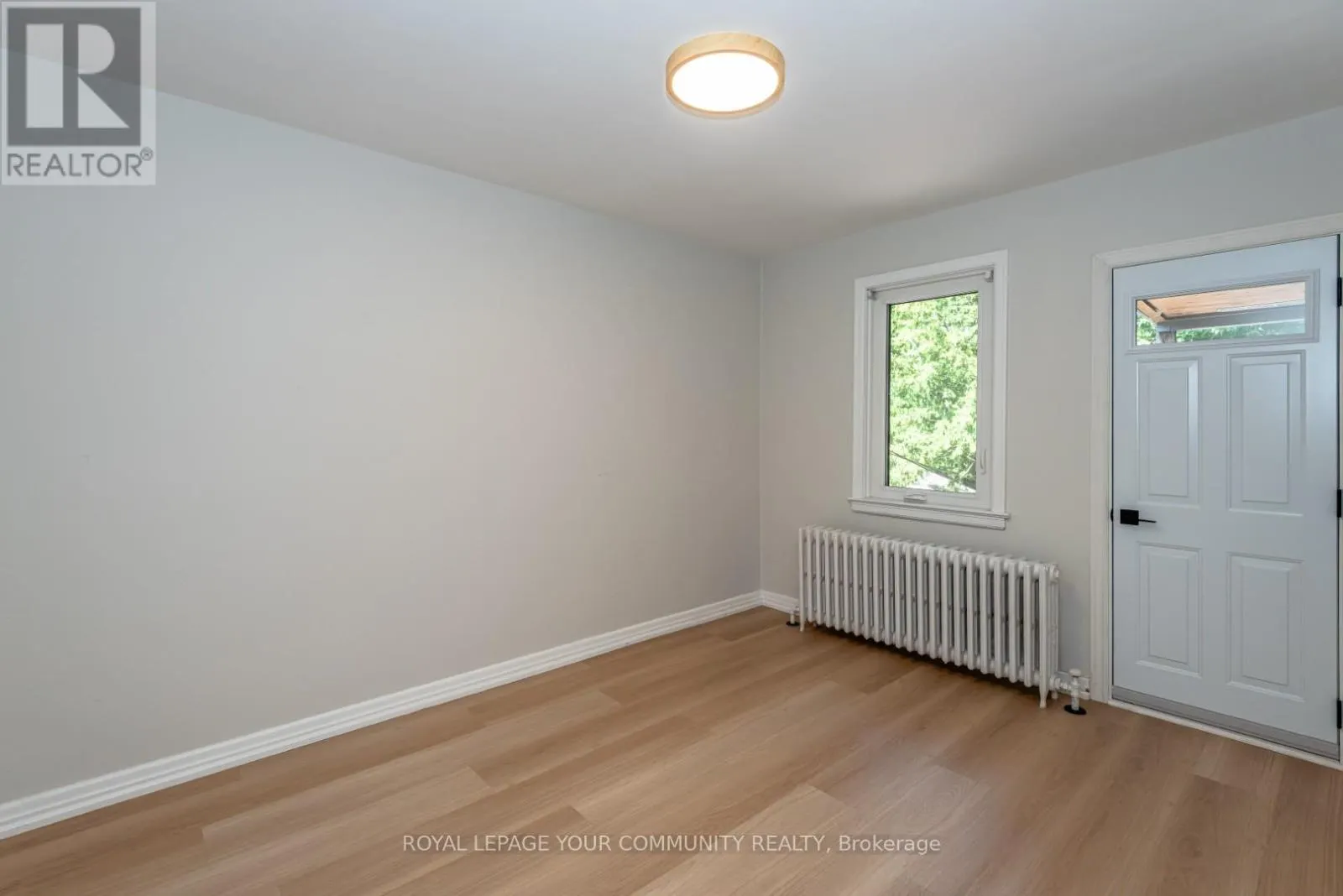 UPPER - 20 STRATHGOWAN AVENUE