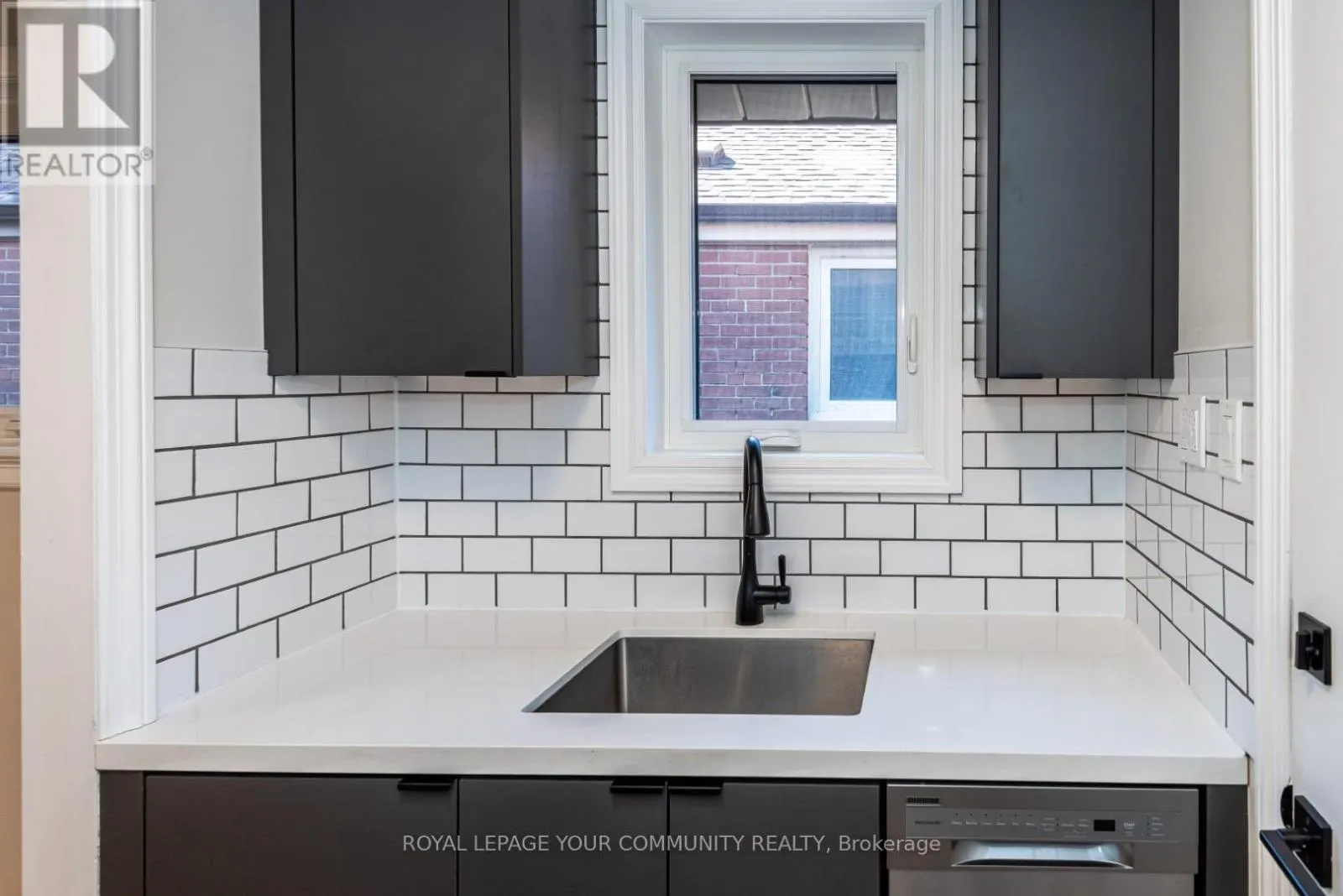 UPPER - 20 STRATHGOWAN AVENUE