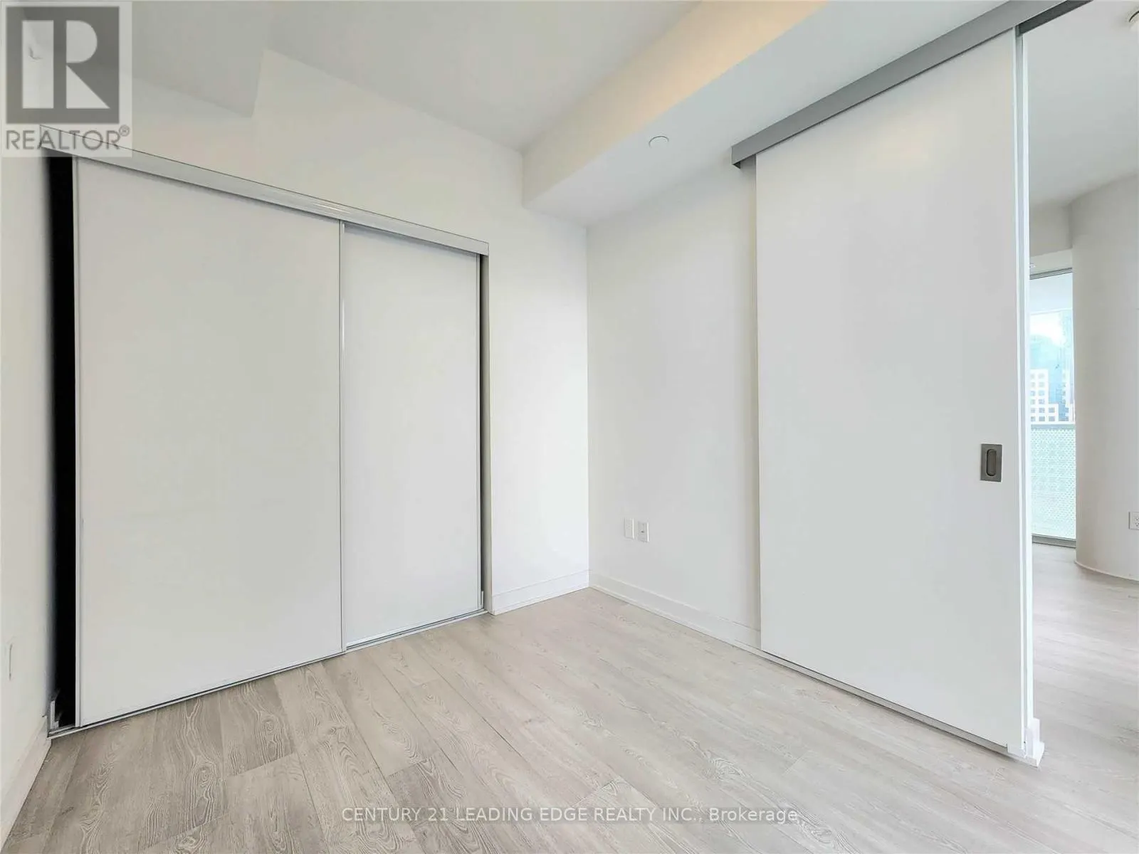 1407 - 15 QUEENS QUAY E