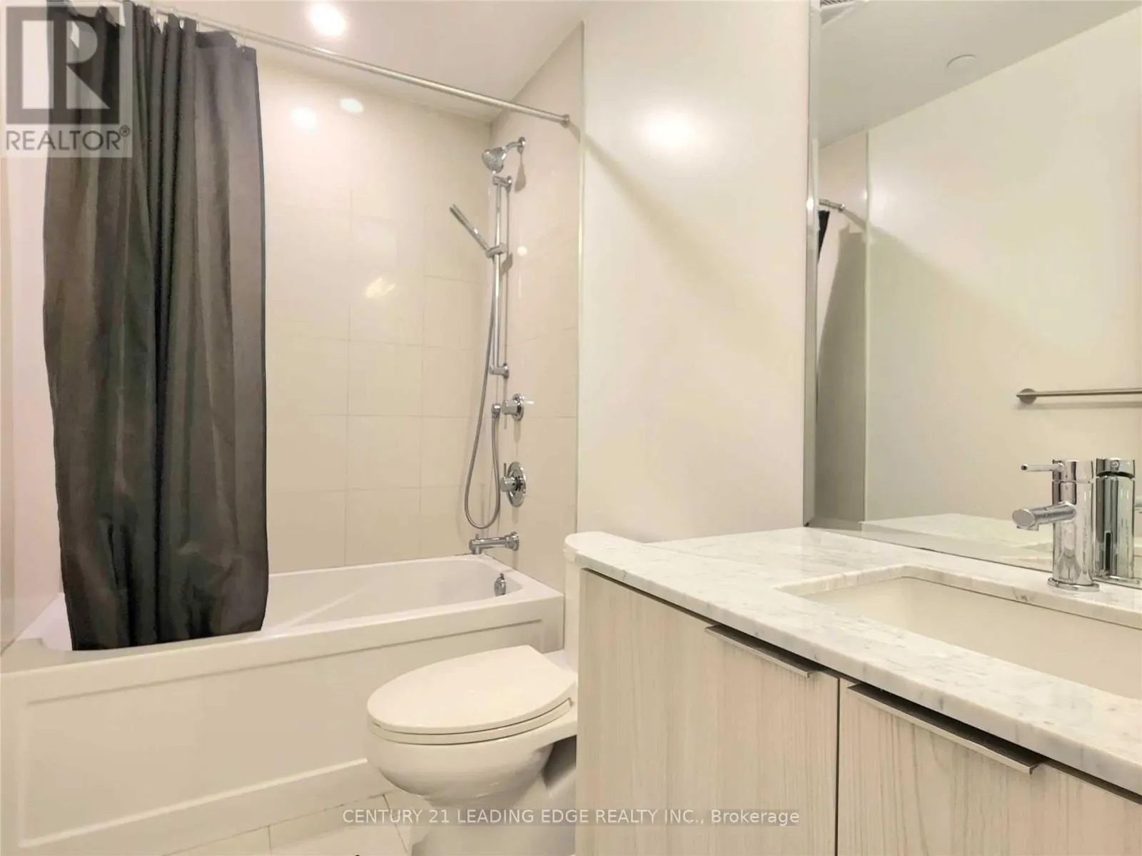 1407 - 15 QUEENS QUAY E