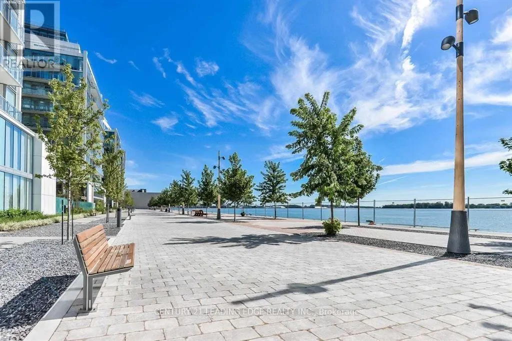 1407 - 15 QUEENS QUAY E