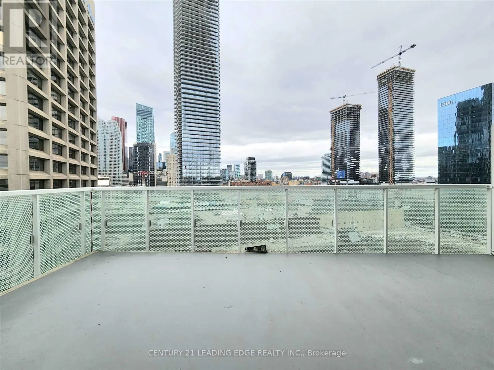 1407 - 15 QUEENS QUAY E