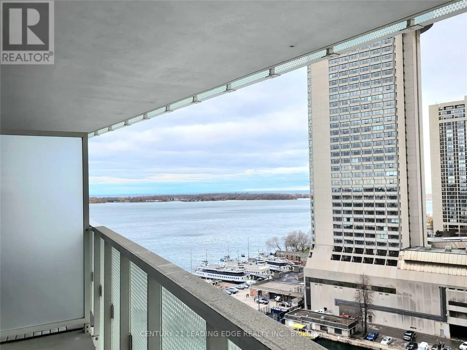 1407 - 15 QUEENS QUAY E
