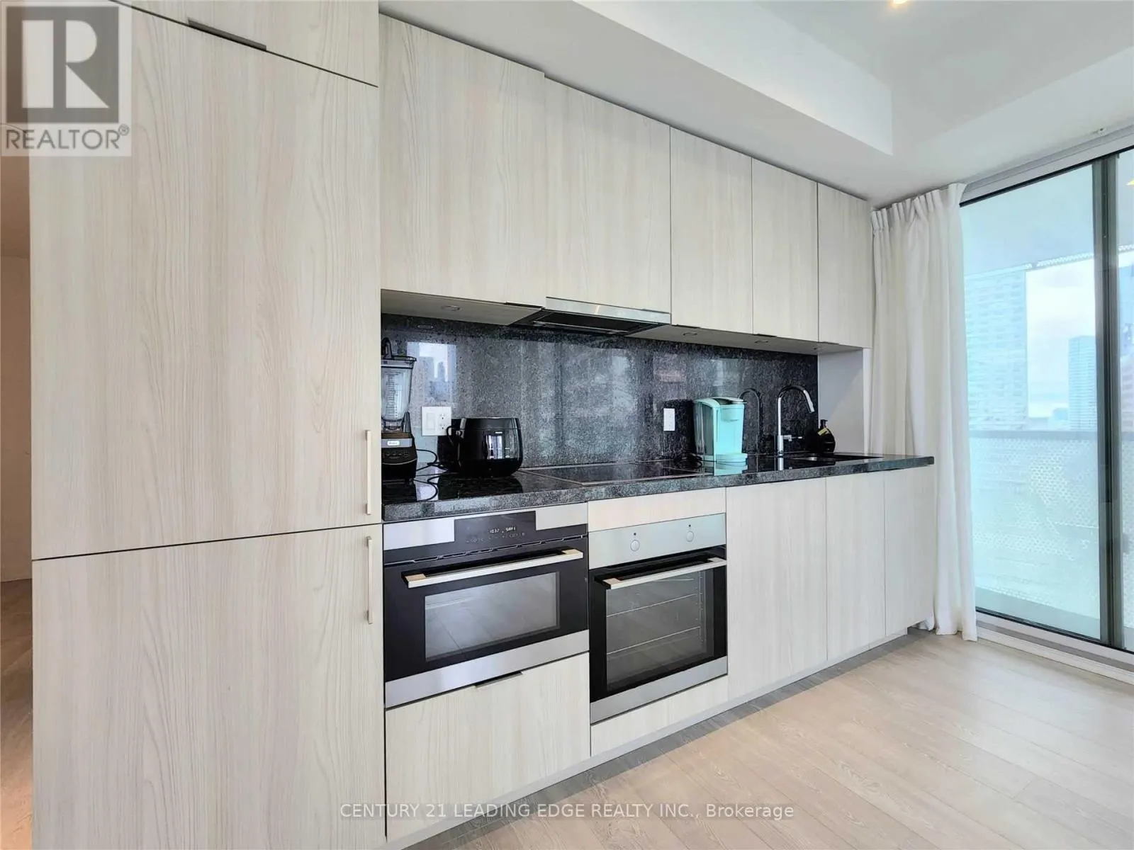 1407 - 15 QUEENS QUAY E
