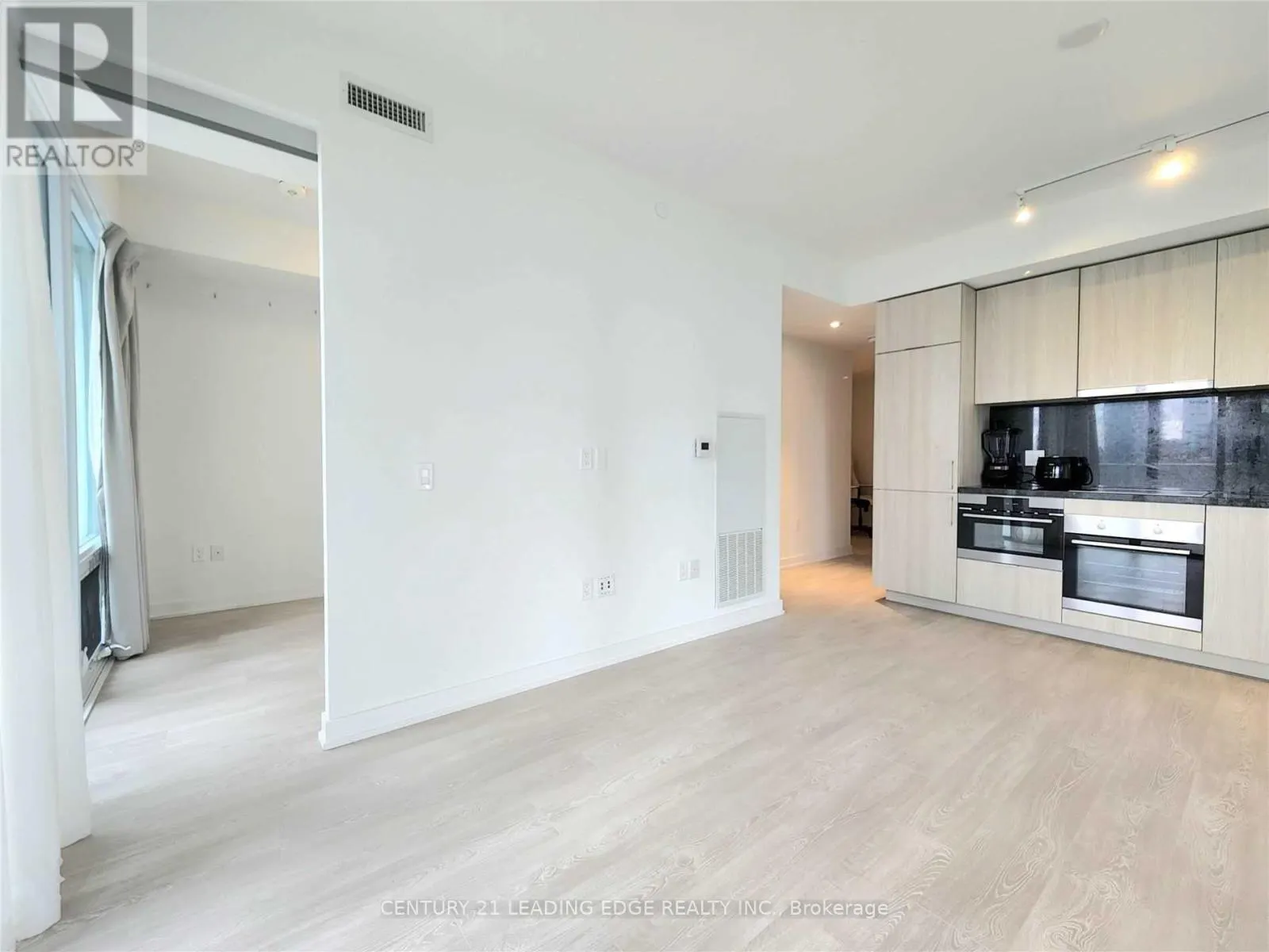 1407 - 15 QUEENS QUAY E