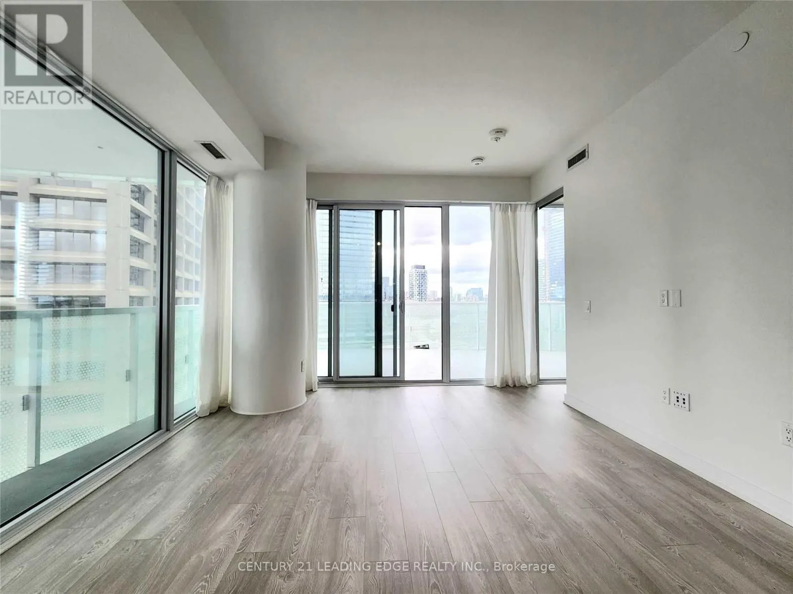 1407 - 15 QUEENS QUAY E