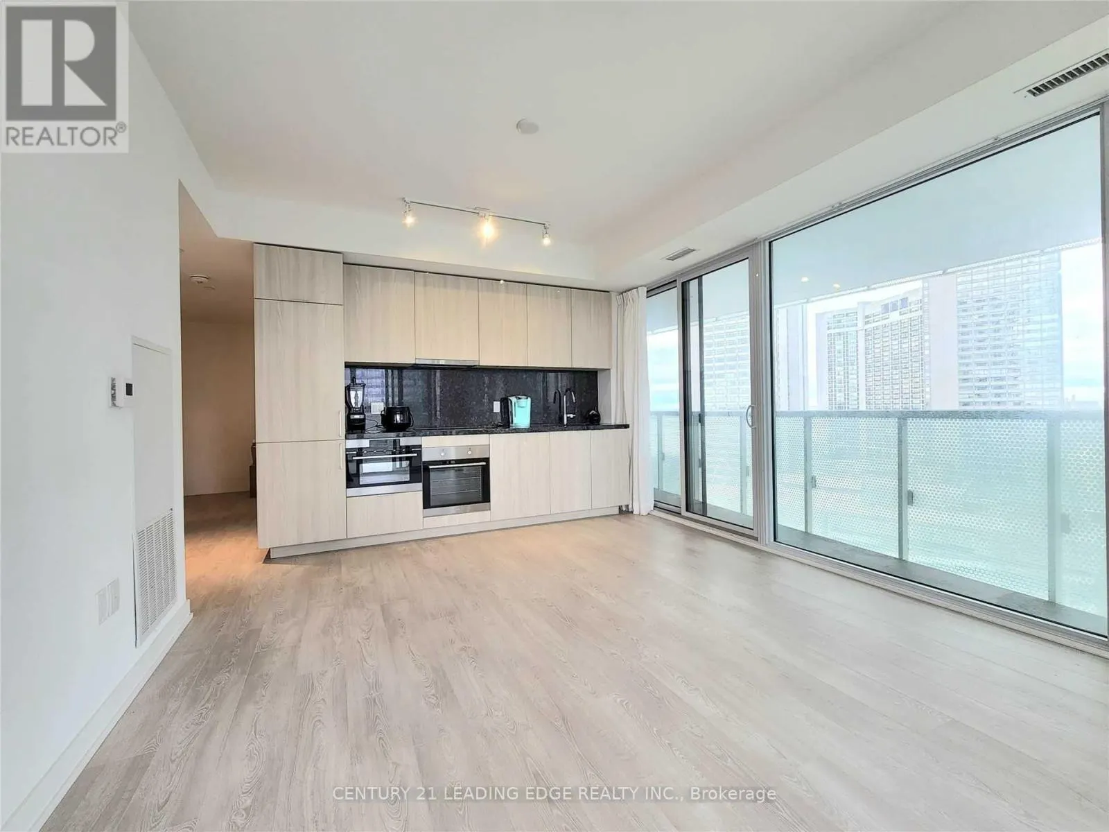 1407 - 15 QUEENS QUAY E
