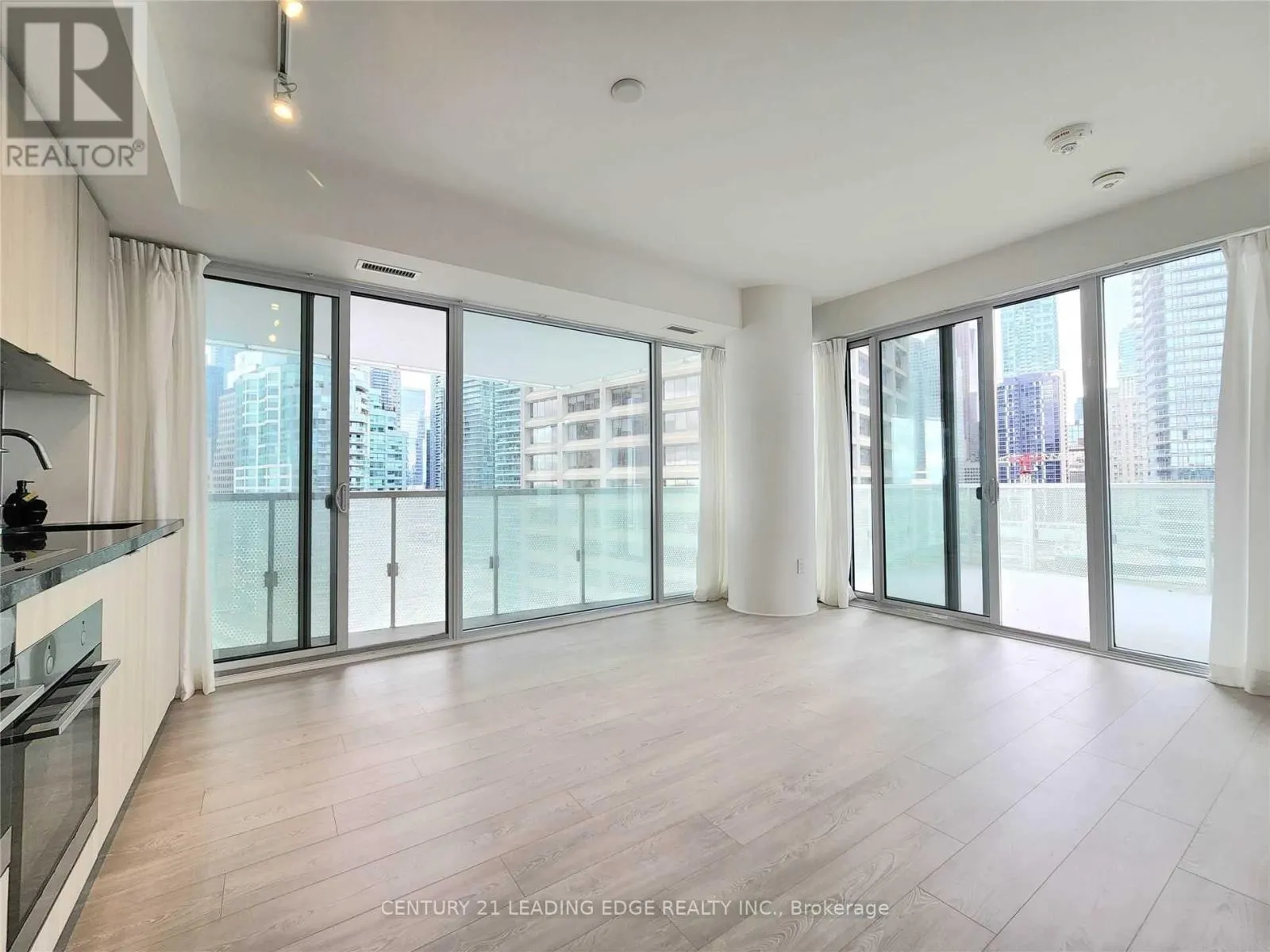 1407 - 15 QUEENS QUAY E
