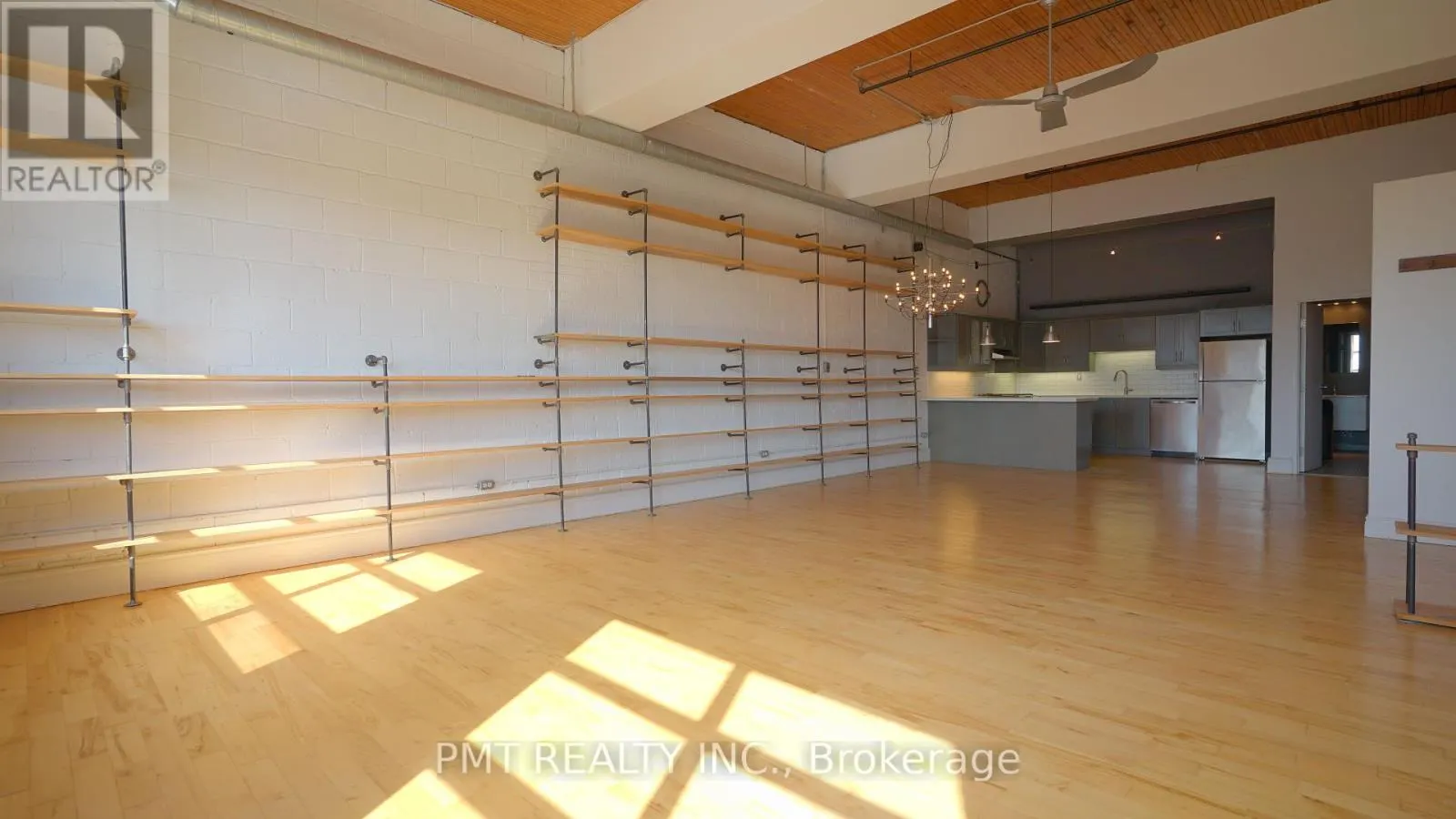 401 - 426 QUEEN STREET E