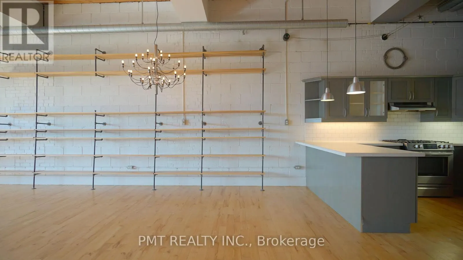 401 - 426 QUEEN STREET E