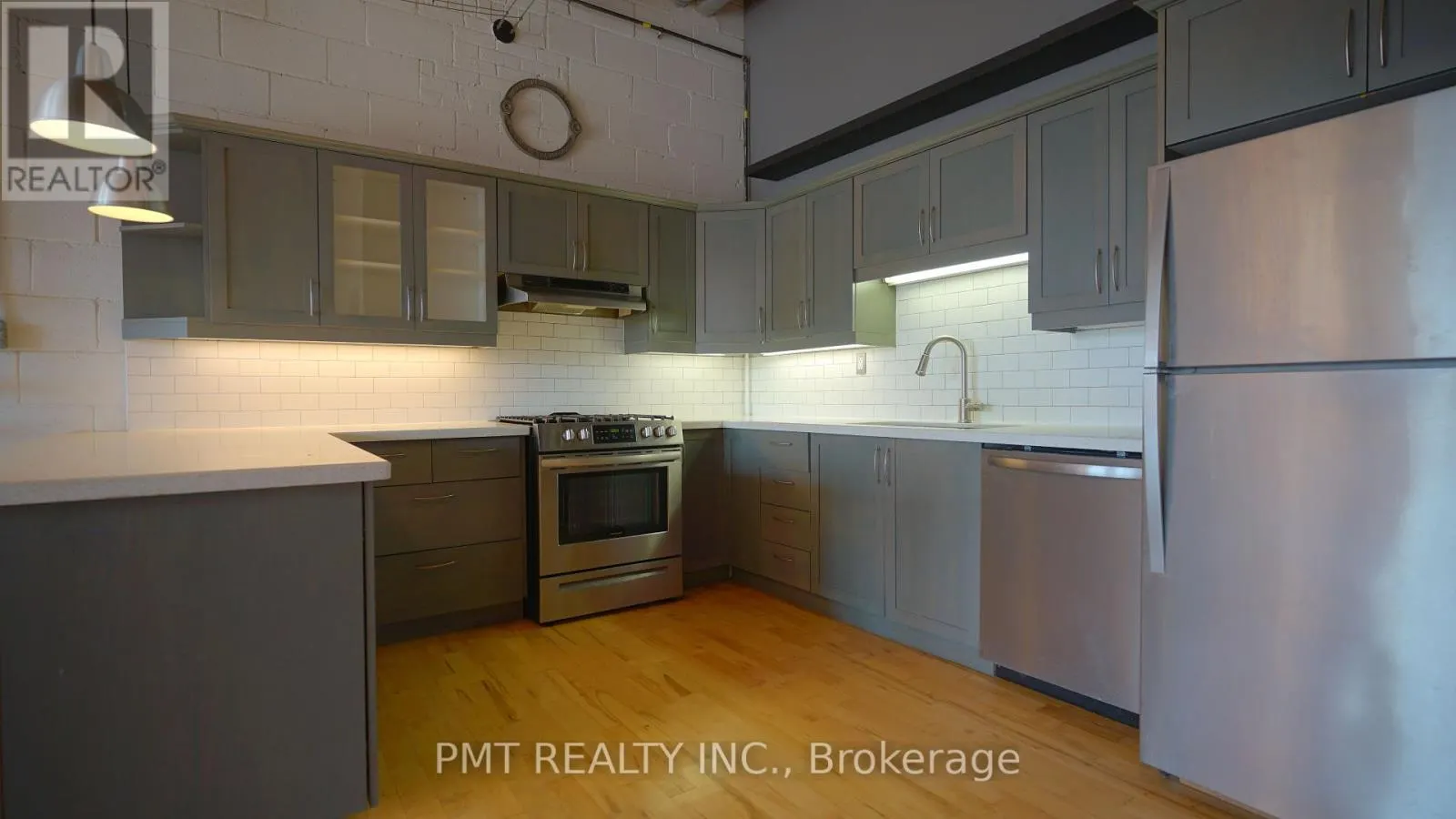 401 - 426 QUEEN STREET E