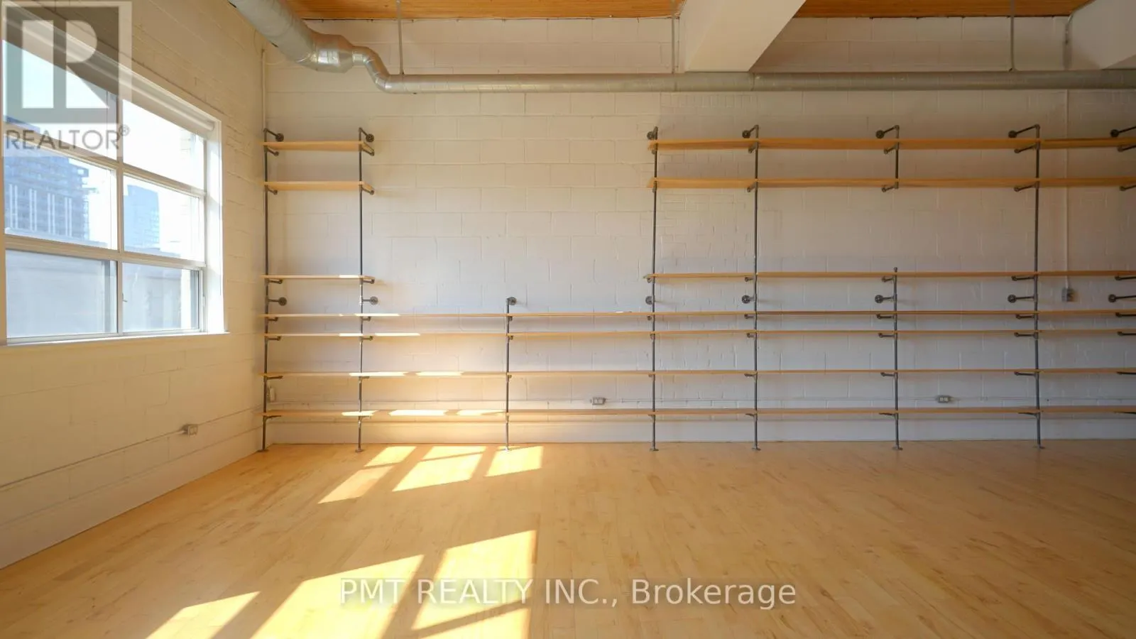 401 - 426 QUEEN STREET E