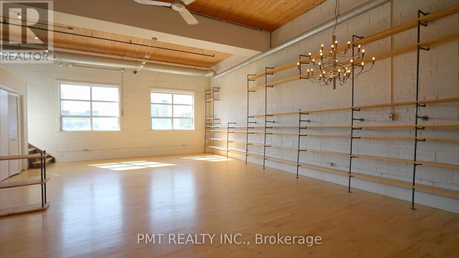 401 - 426 QUEEN STREET E