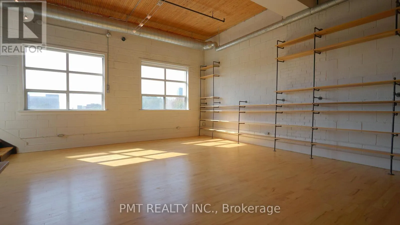401 - 426 QUEEN STREET E