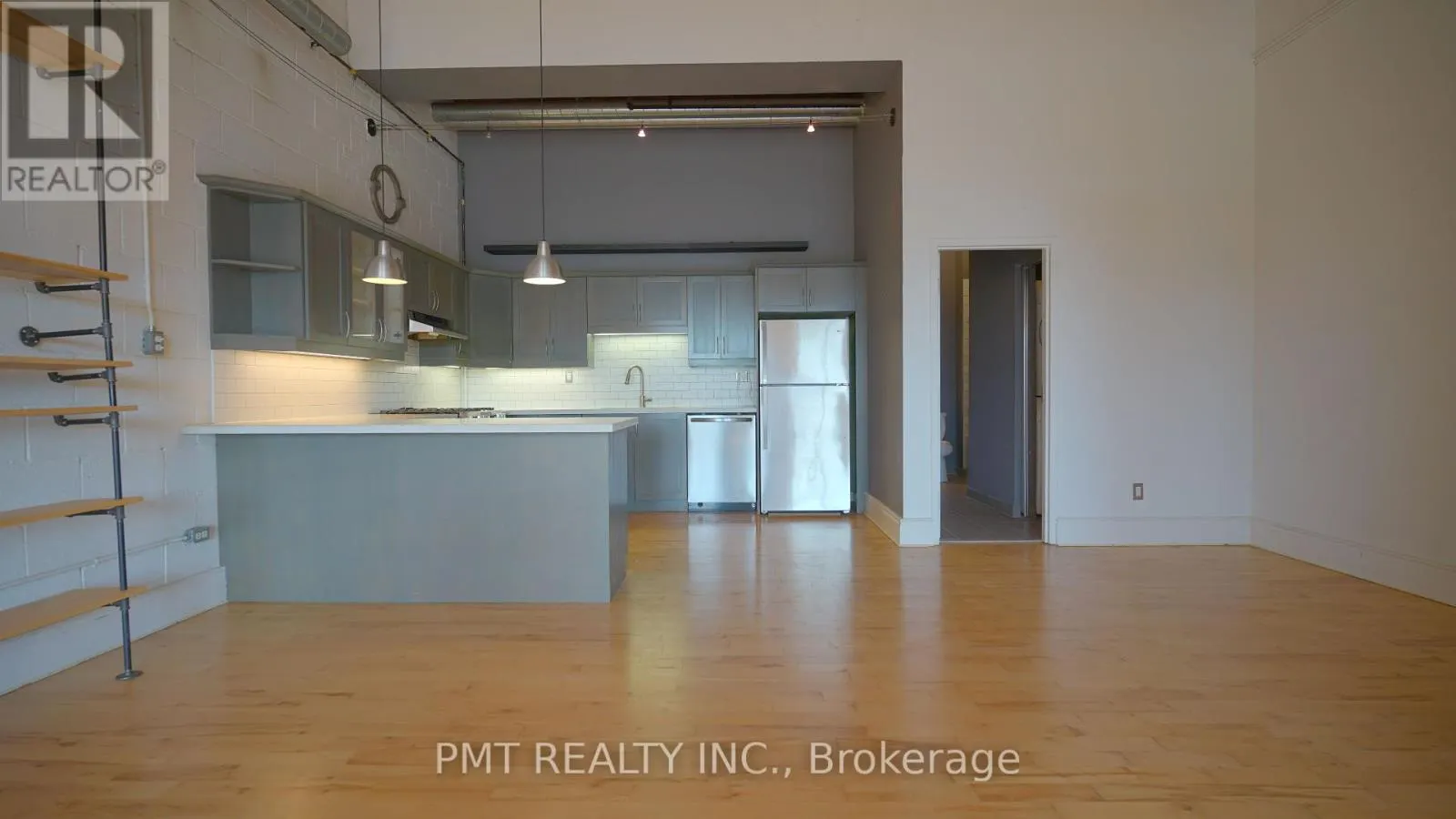 401 - 426 QUEEN STREET E
