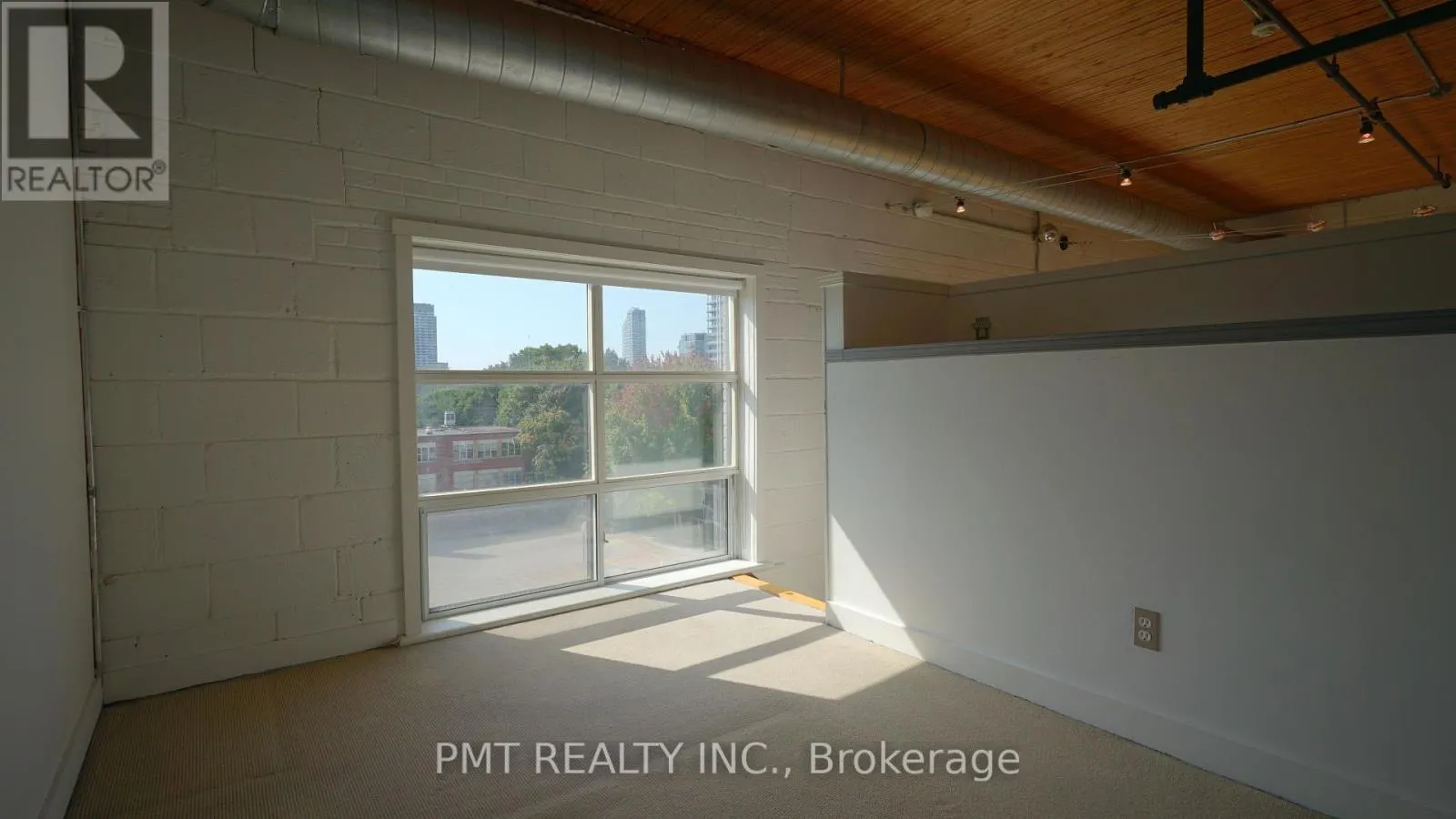 401 - 426 QUEEN STREET E