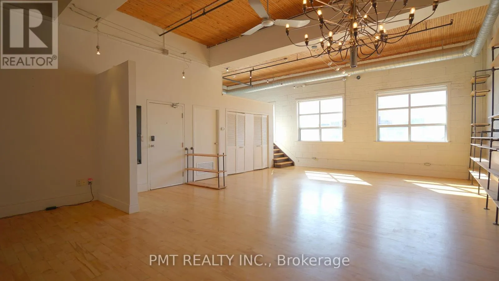 401 - 426 QUEEN STREET E